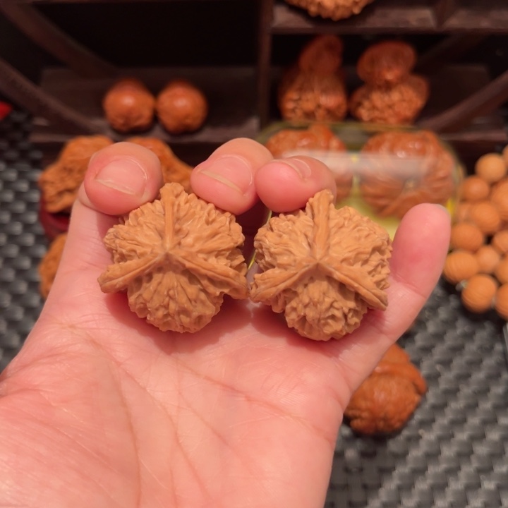 文玩核桃把件三棱