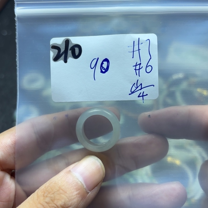 p***，翡翠未镶嵌颈饰戒指