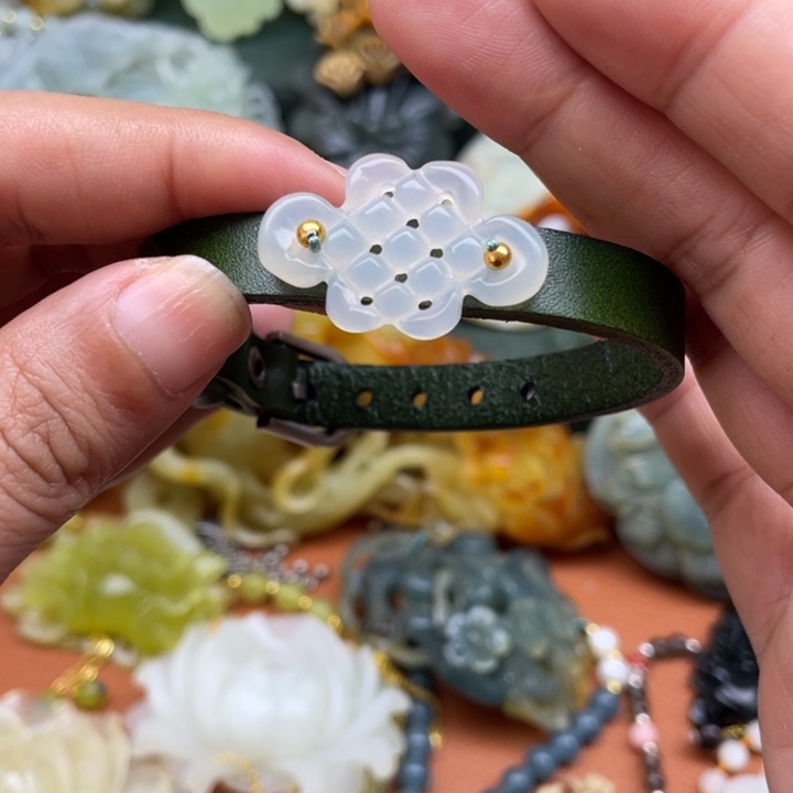 蛇纹石玉吊坠未镶嵌