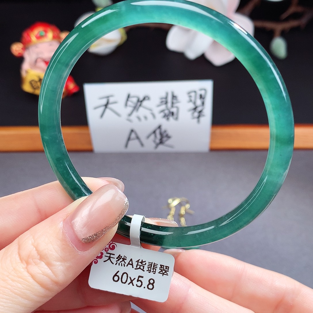 翡翠手镯（圆镯）未镶嵌
