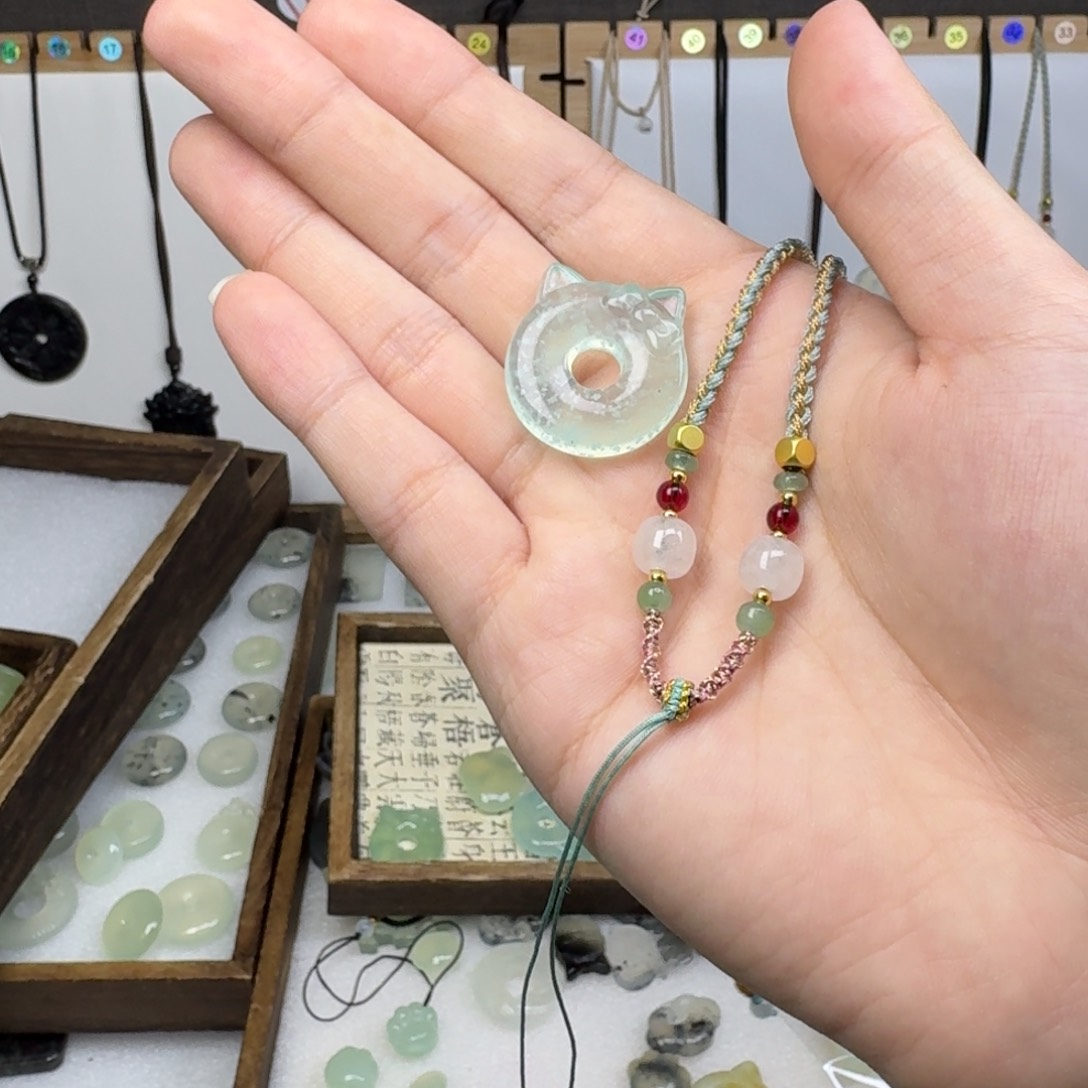 蛇纹石玉吊坠未镶嵌