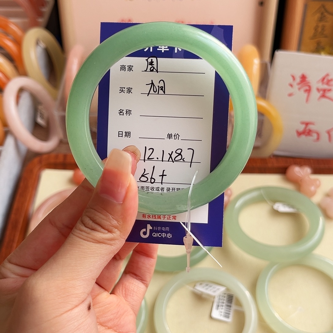 九***姐石英质玉未镶嵌手镯