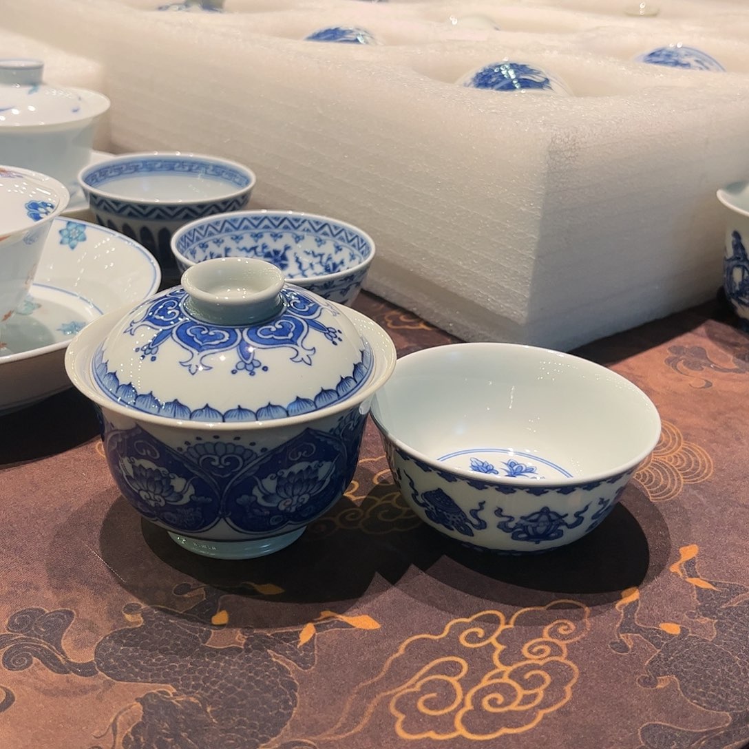 看****亮青花盖碗主人杯一只