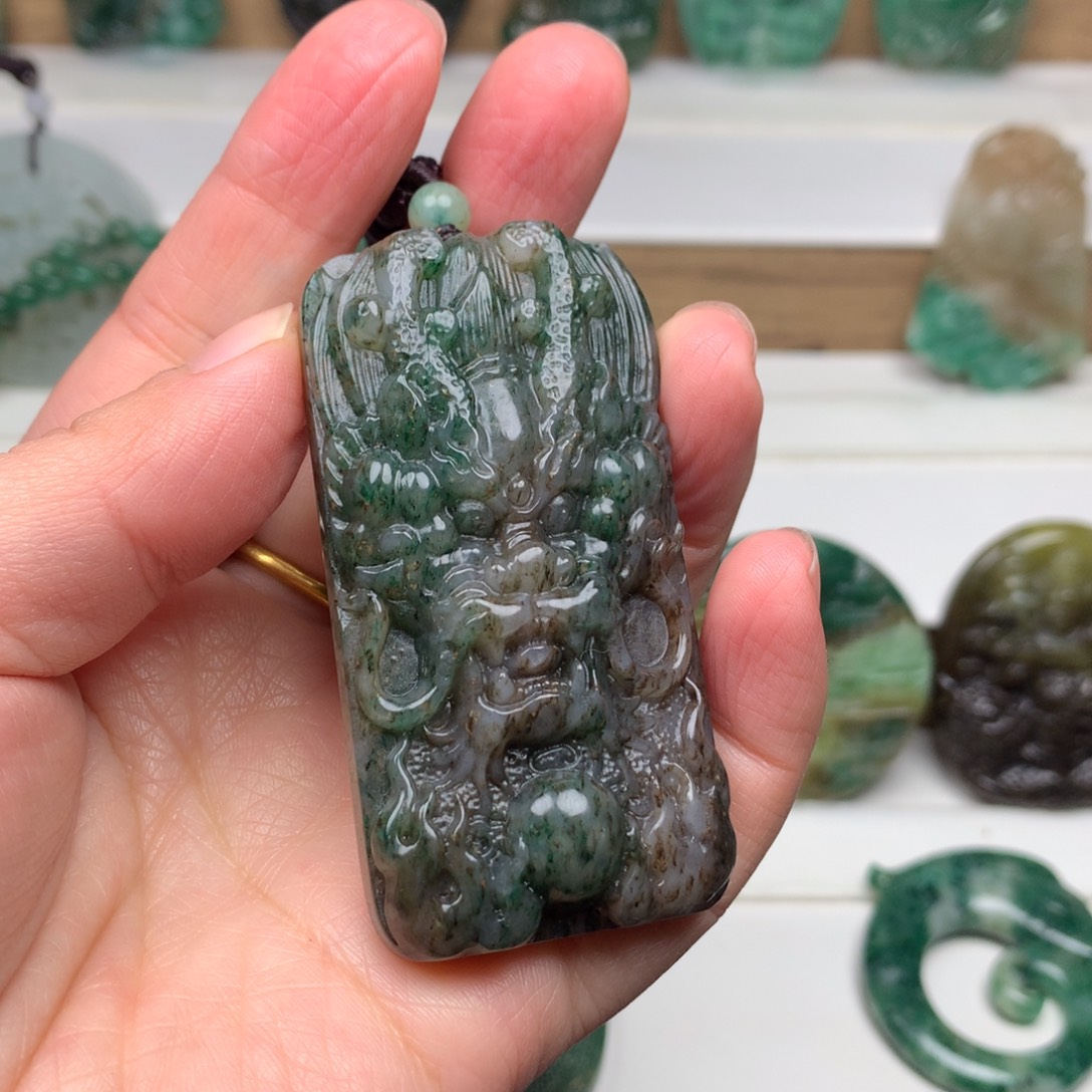 独山玉颈饰未镶嵌