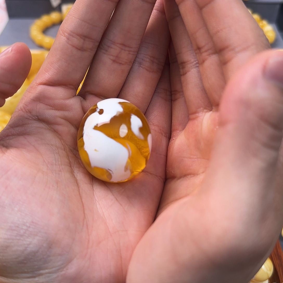 琥珀珠宝奇石未镶嵌