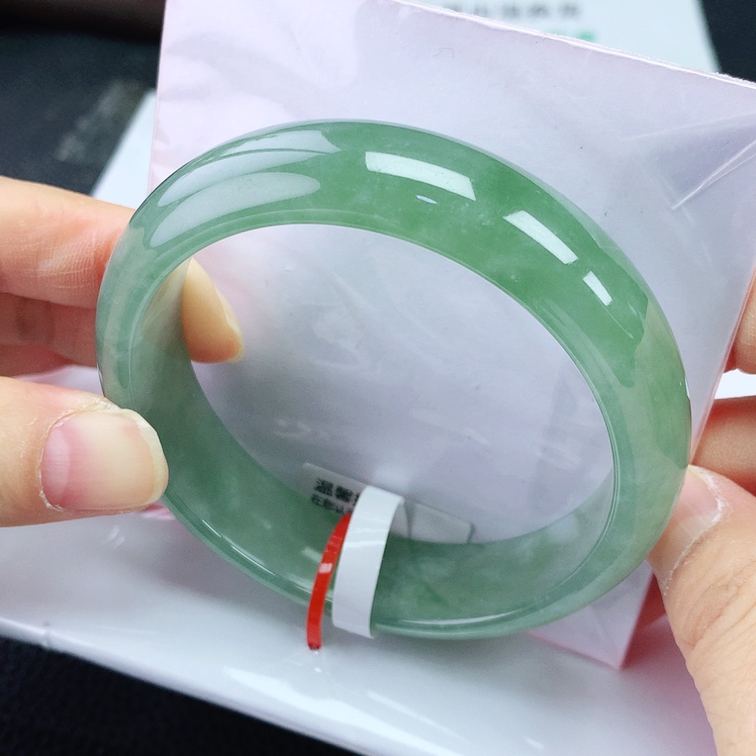翡翠手镯未镶嵌58轮胎