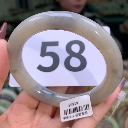 和田玉手镯未镶嵌以****…