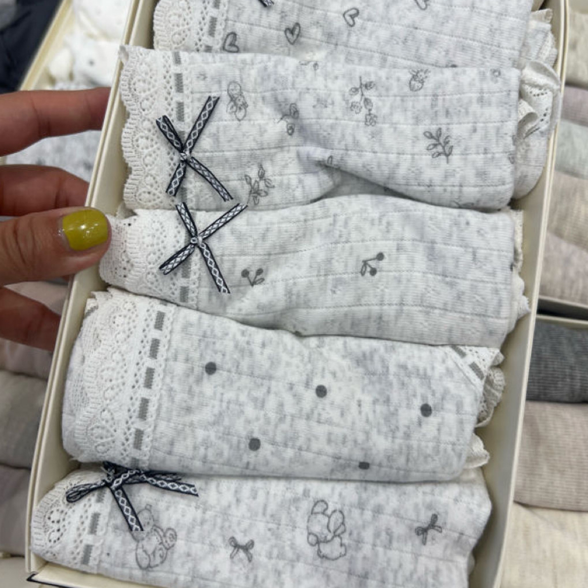 M8256女生纯棉抑菌中腰三角裤甜美碎花蝴蝶结设计新款内裤
