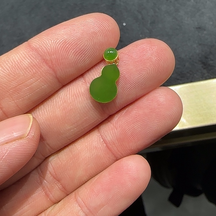 和田玉（碧玉）18K金镶嵌颈饰