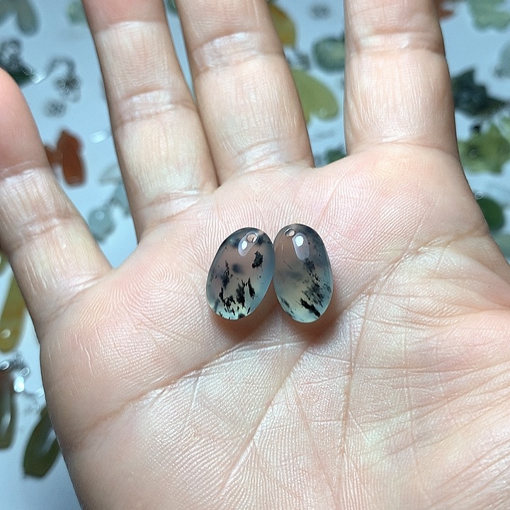 蛇纹石玉未镶嵌耳环