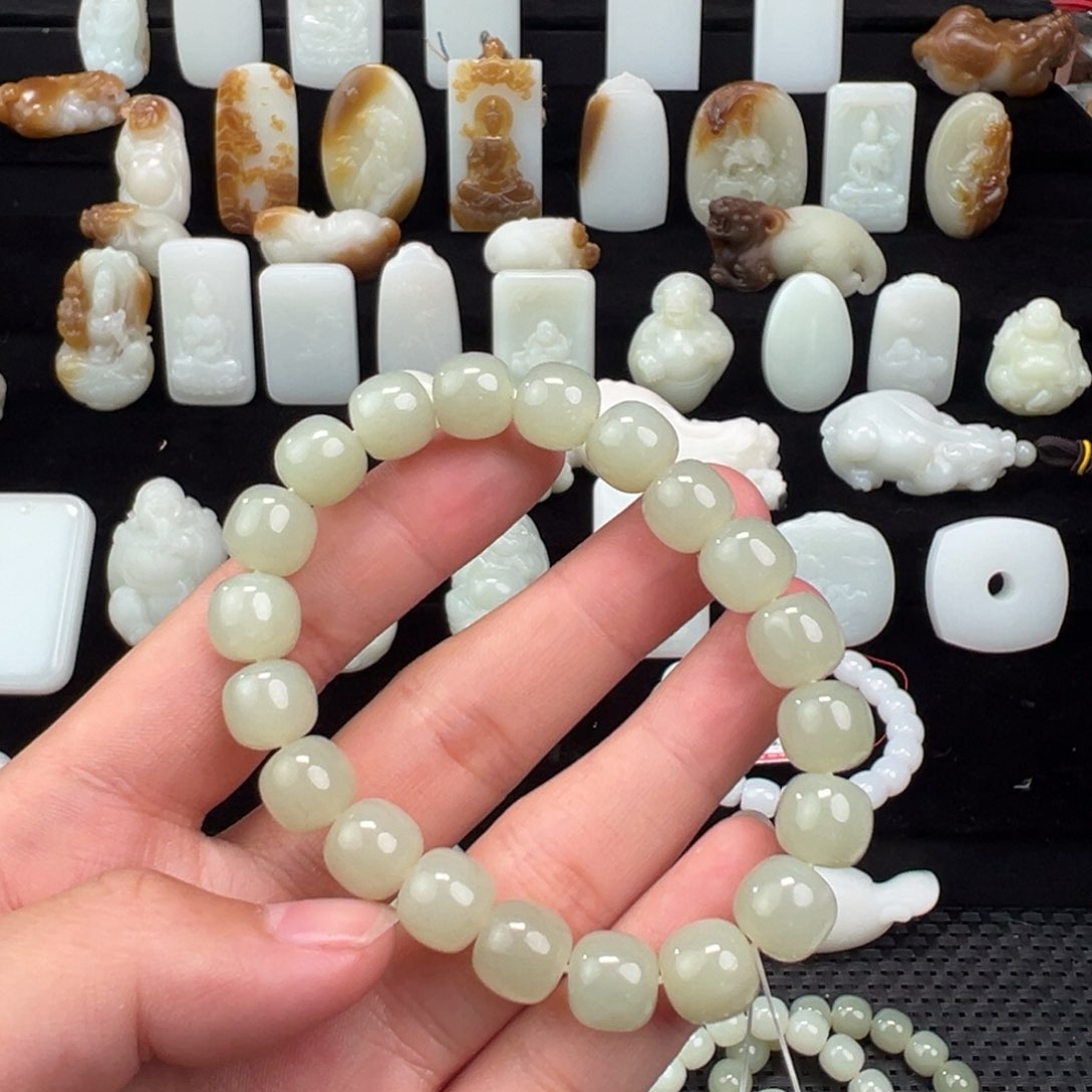 和田玉颈饰未镶嵌