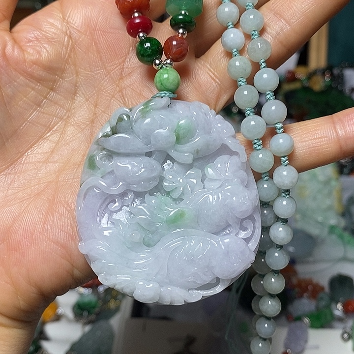 翡翠未镶嵌吊坠(赠链)
