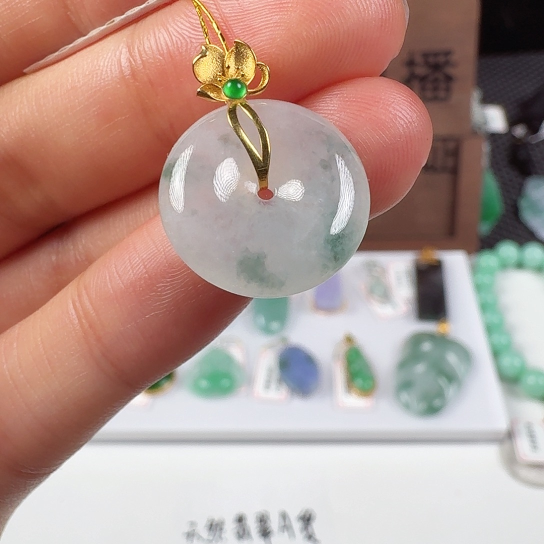 翡翠18K金镶嵌颈饰