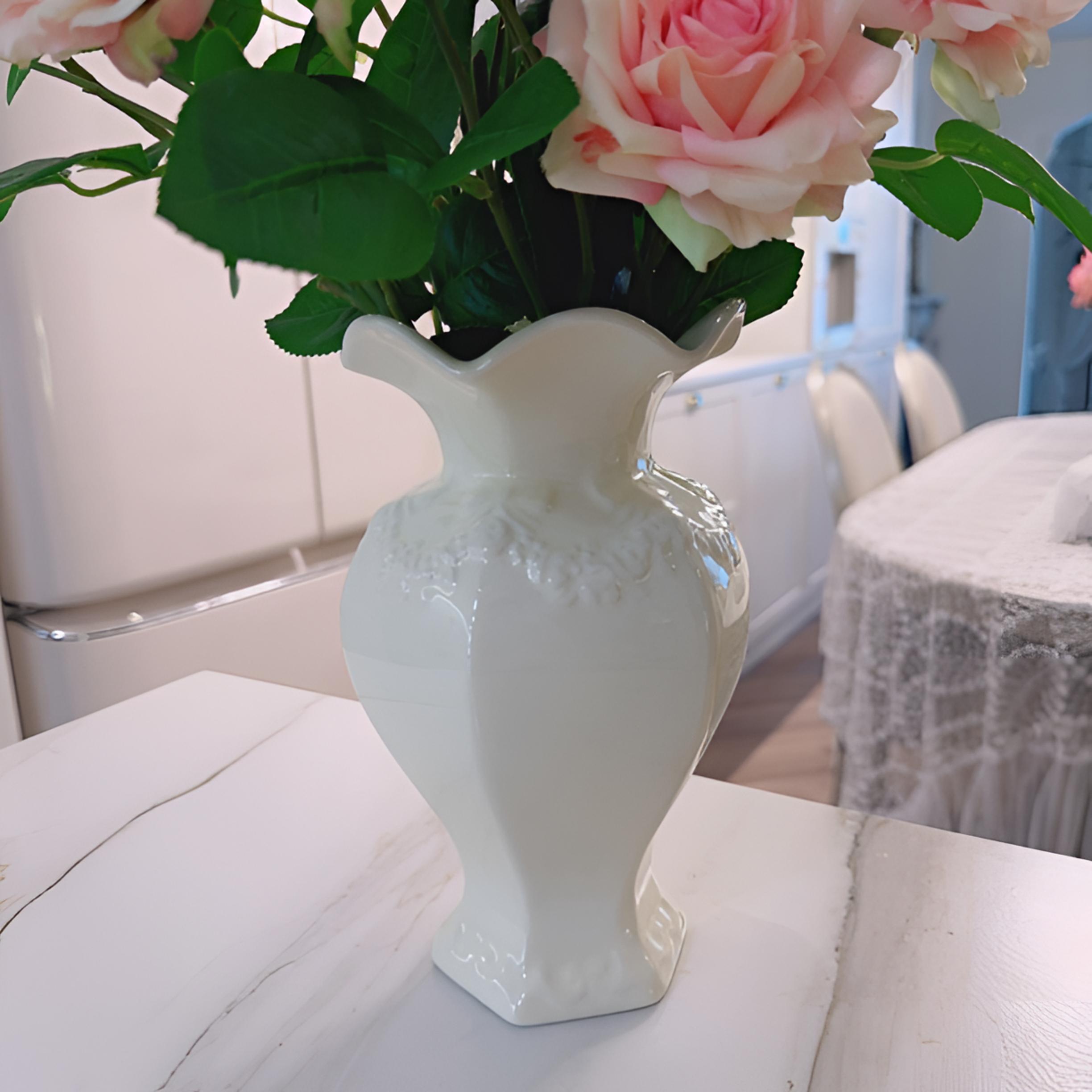 浮雕花瓶奶油色玫瑰仿真花波浪边六角花瓶4头手感保湿玫瑰摆件