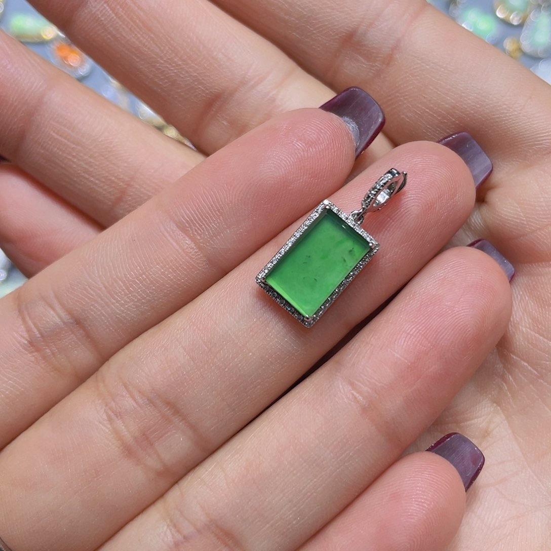 翡翠吊坠(不含链)18K金镶嵌