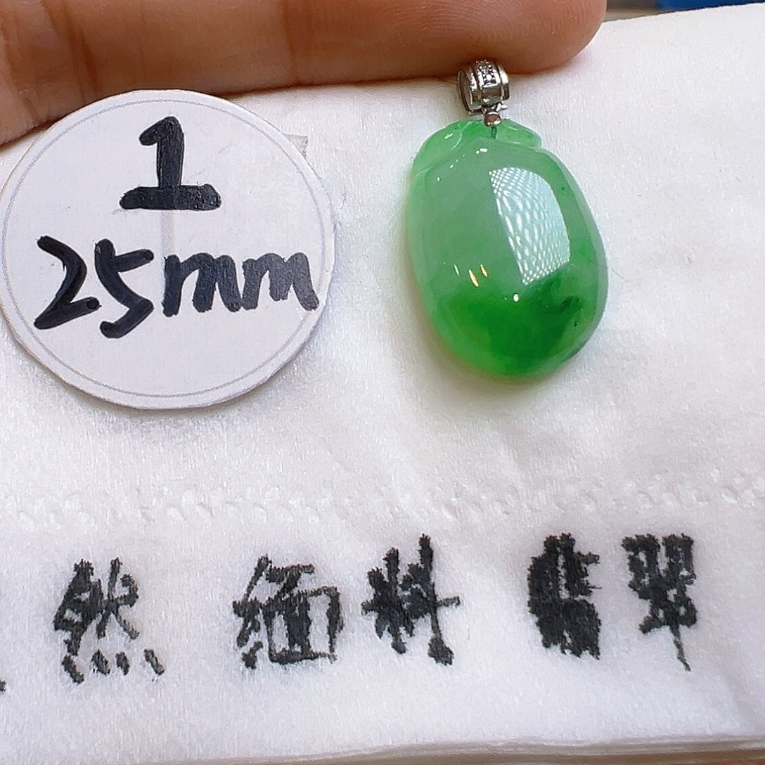 翡翠颈饰18K金镶嵌翡翠