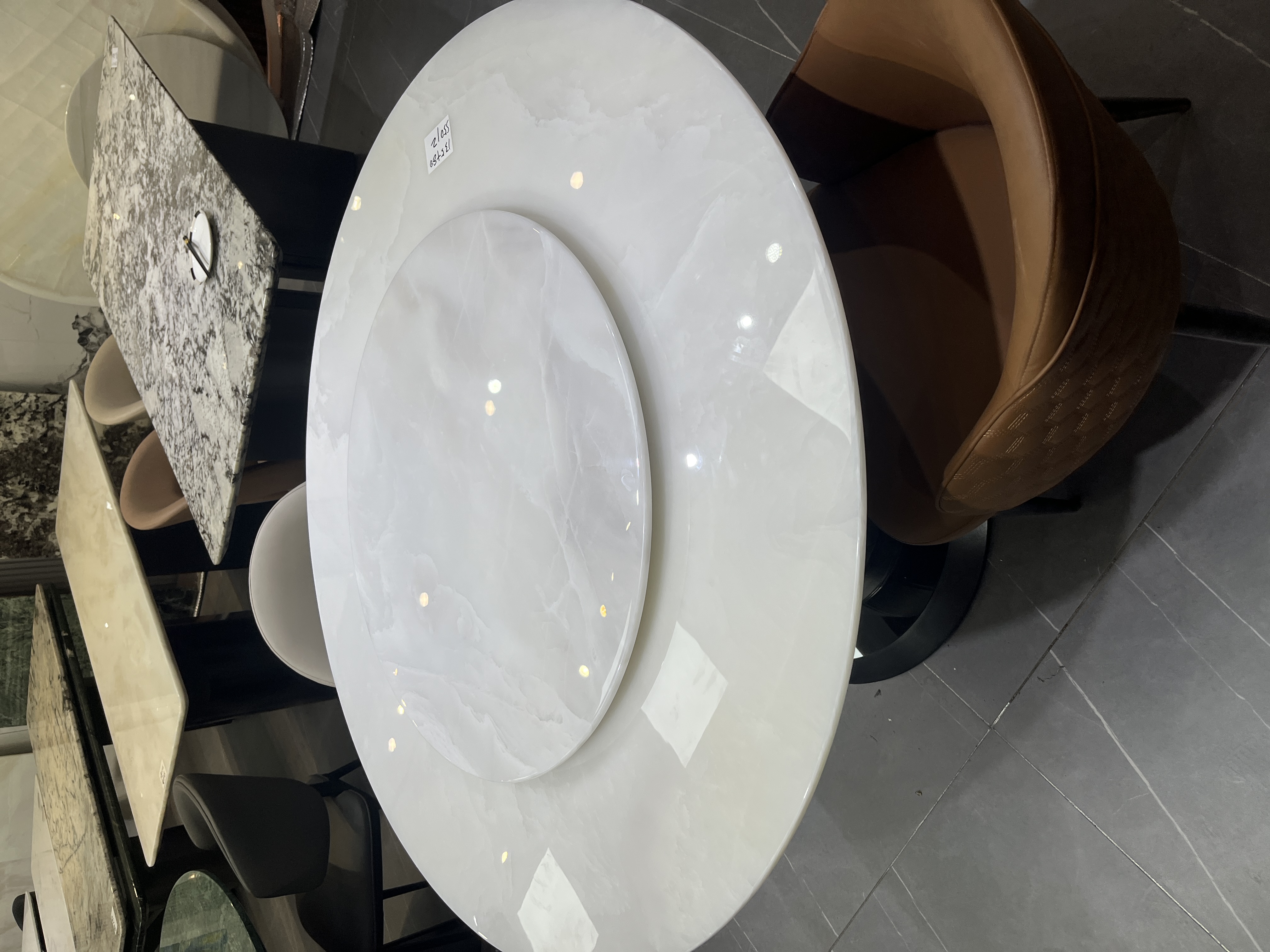 雪绒冰玉进口天然奢石餐桌圆形白冰玉家用轻奢新款大理石圆桌饭桌