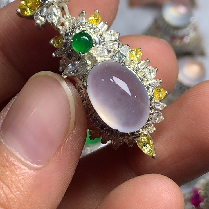 翡翠未镶嵌戒指铜托，卖裸石，需要二次镶嵌