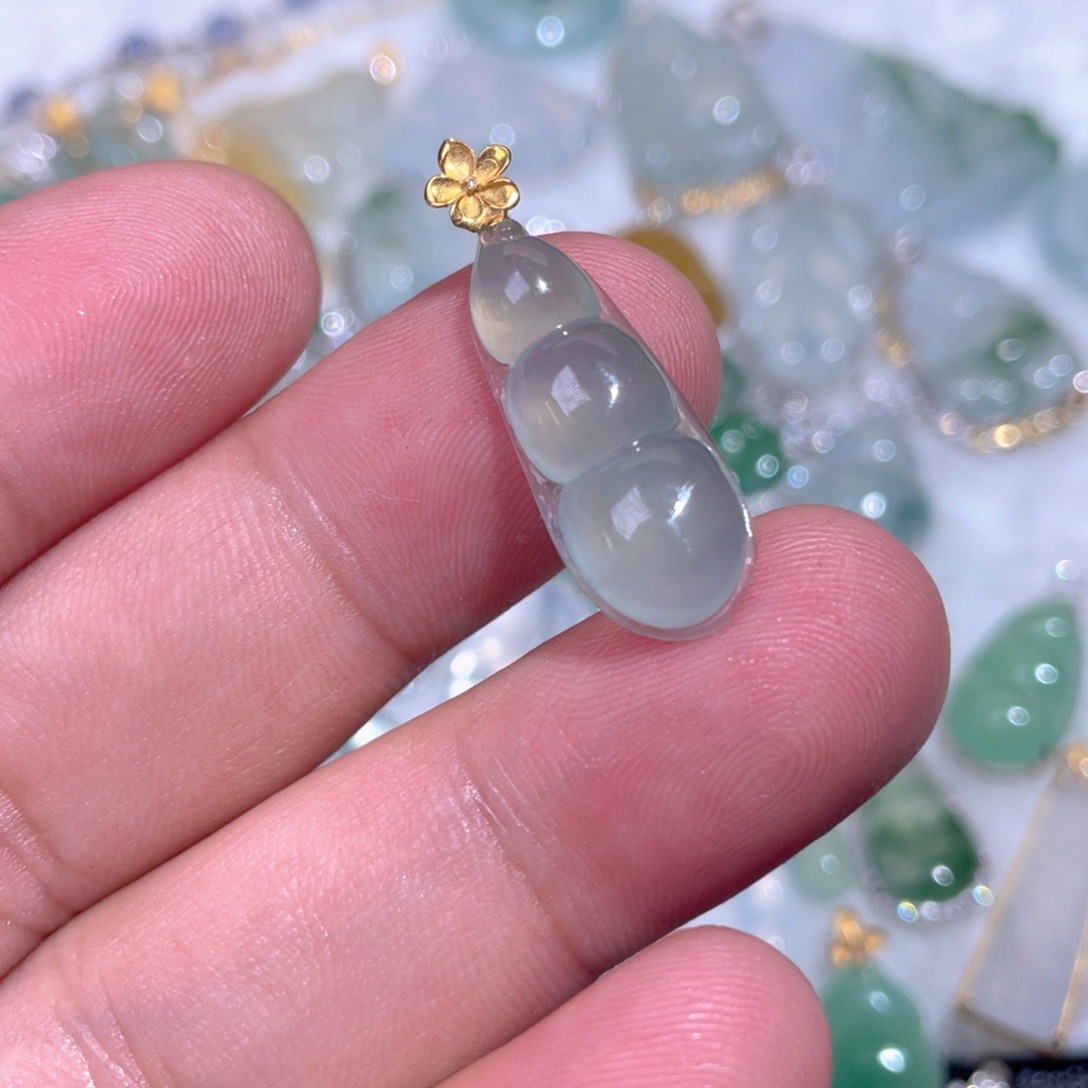 翡翠18K金镶嵌颈饰