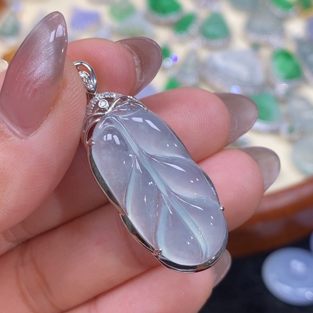 翡翠吊坠(赠链)18K金镶嵌