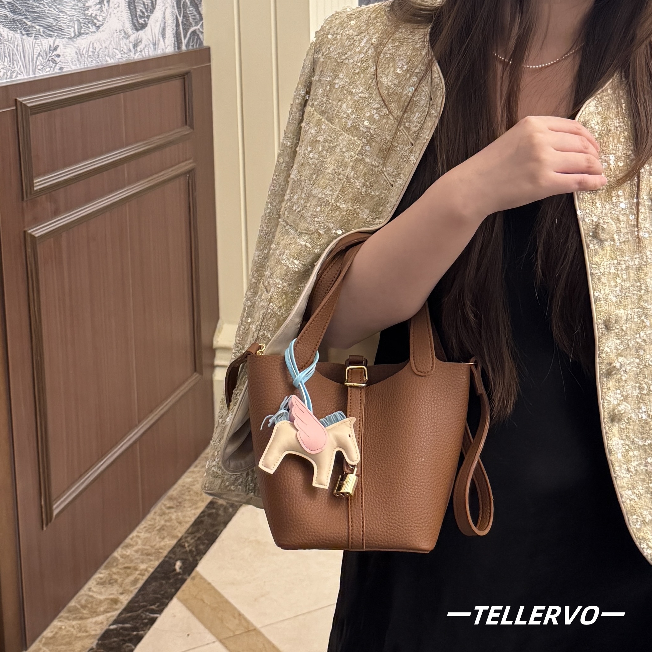 【鎏金幻梦】2025新款荔枝纹软皮手提单肩斜挎包水桶包女包小皮包潮