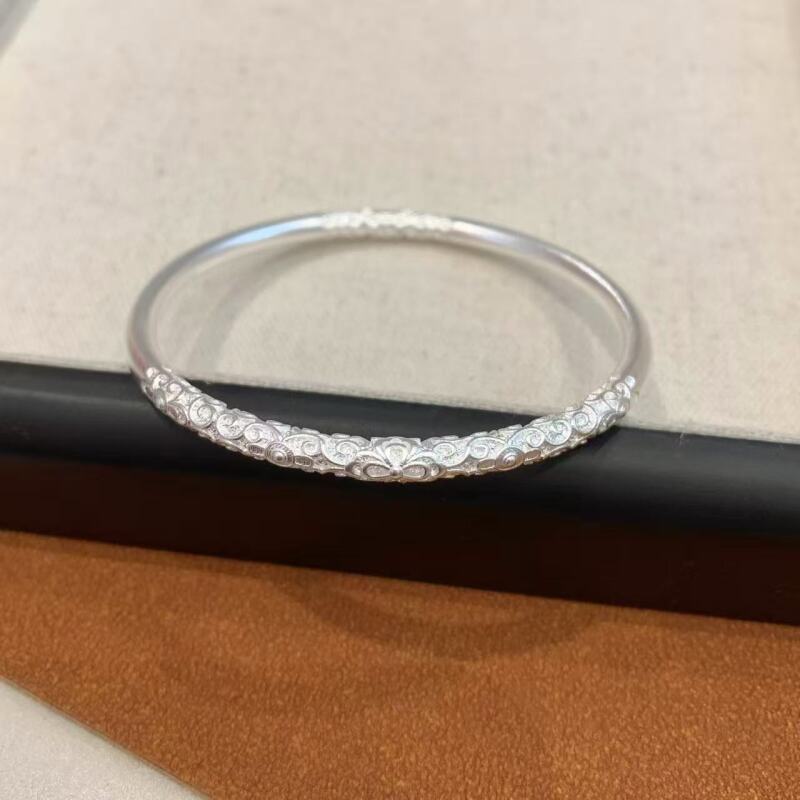 足银手镯 喜宝春花足银999手镯 掐丝卷草纹手镯