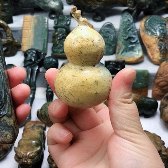 岫岩河磨玉（透闪石质玉）把件未镶嵌