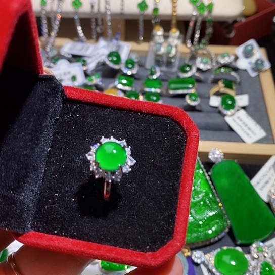 翡翠未镶嵌戒指戒指