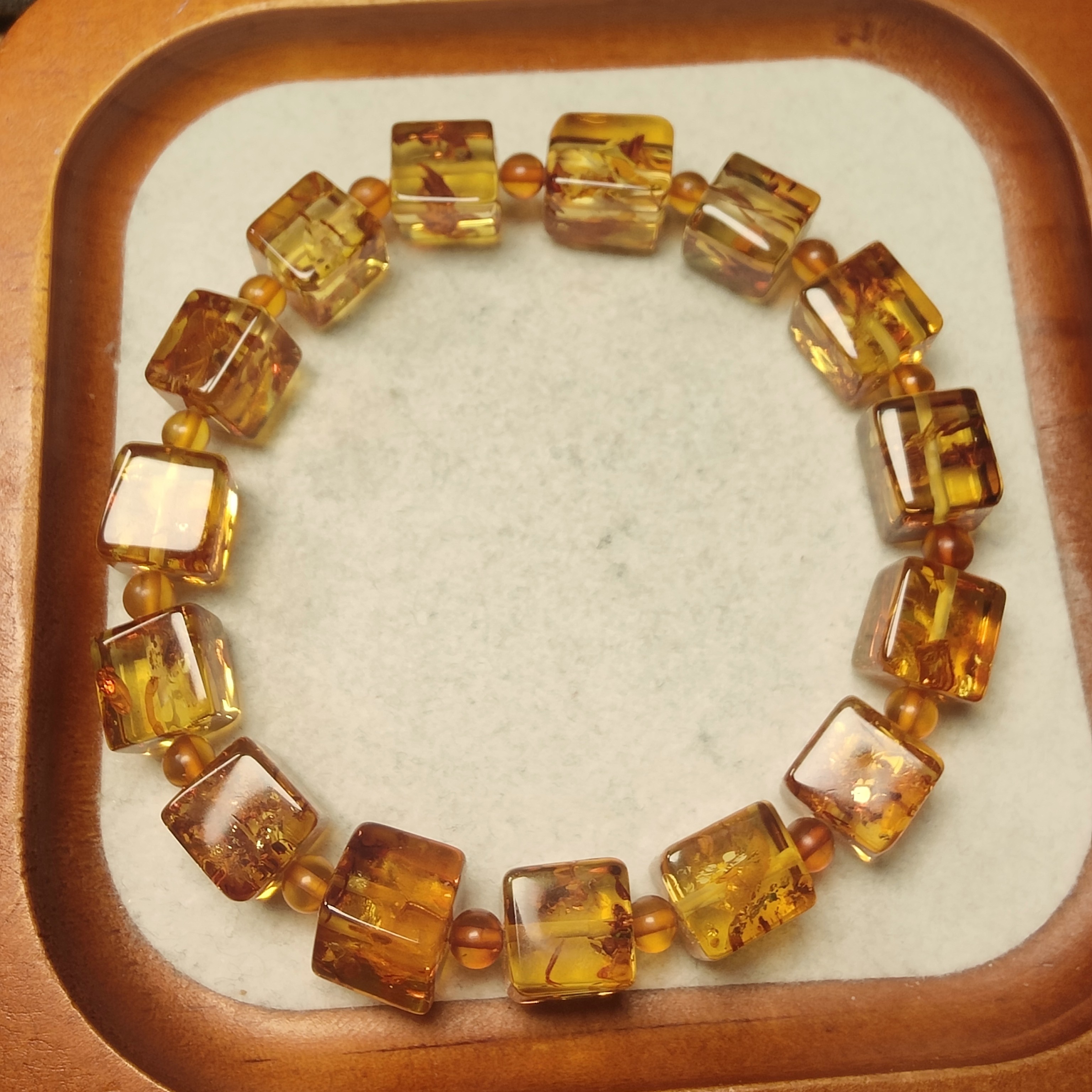 天然蜜蜡花珀方糖手串