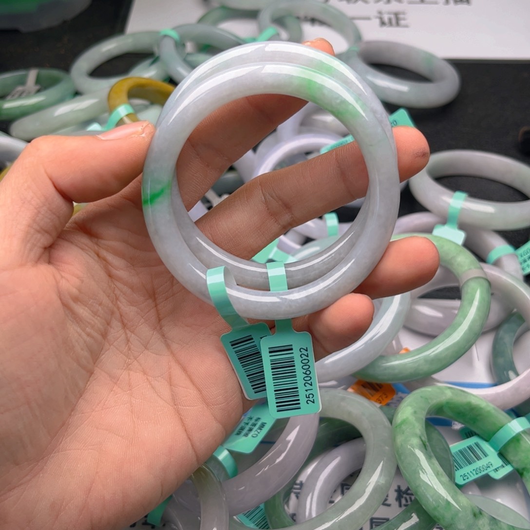 未镶嵌手镯翡翠56 一对。x20 121