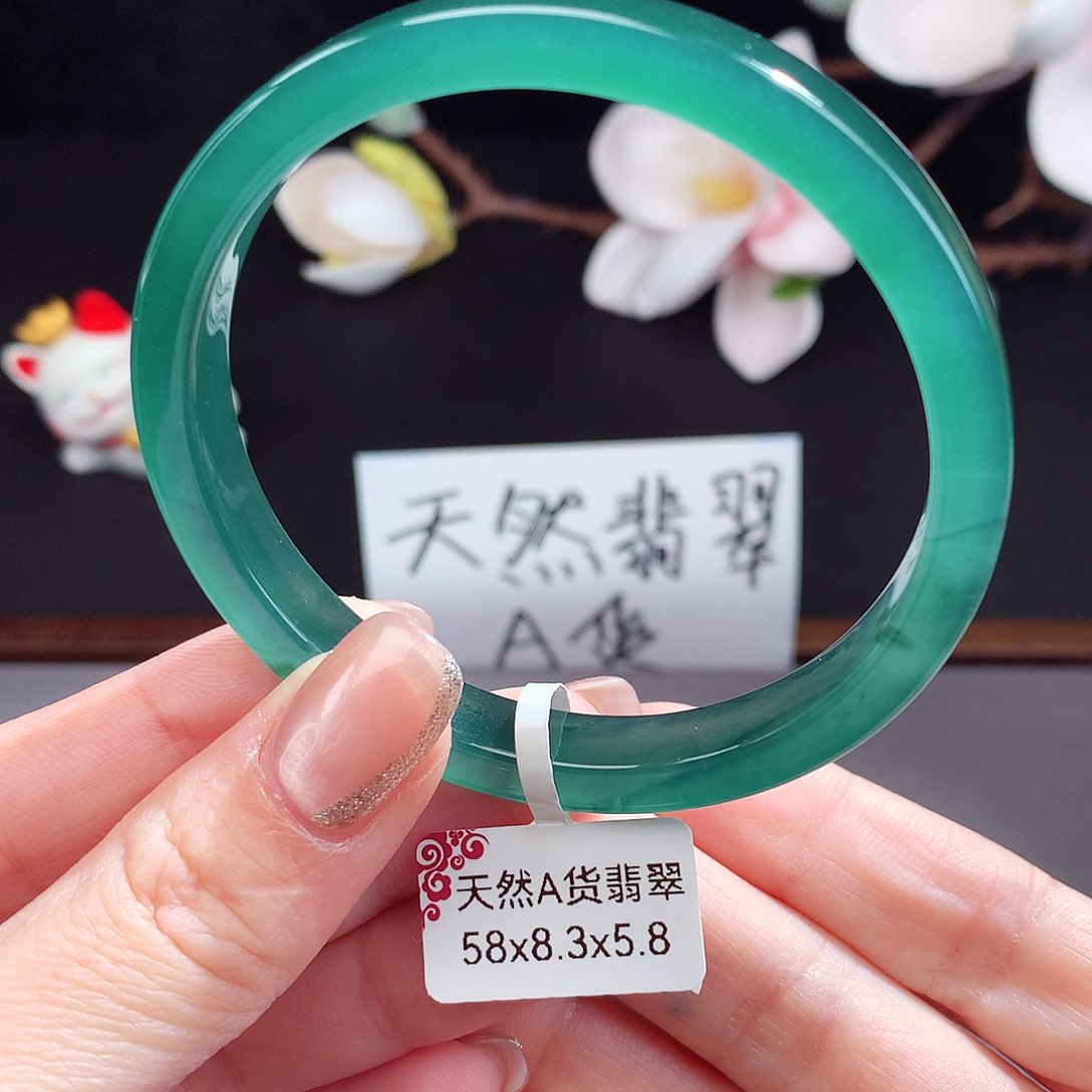 翡翠手镯（圆镯）未镶嵌