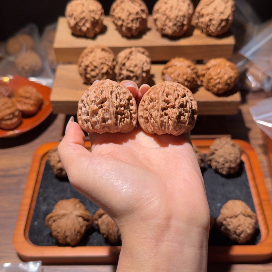 鱼***饼文玩核桃吊坠40角白