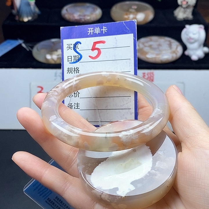 石英质玉手镯未镶嵌