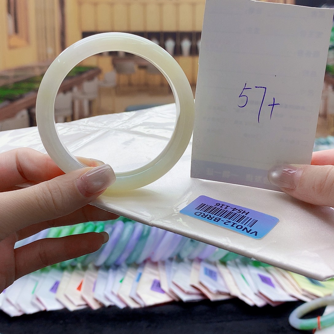 翡翠手镯未镶嵌vg