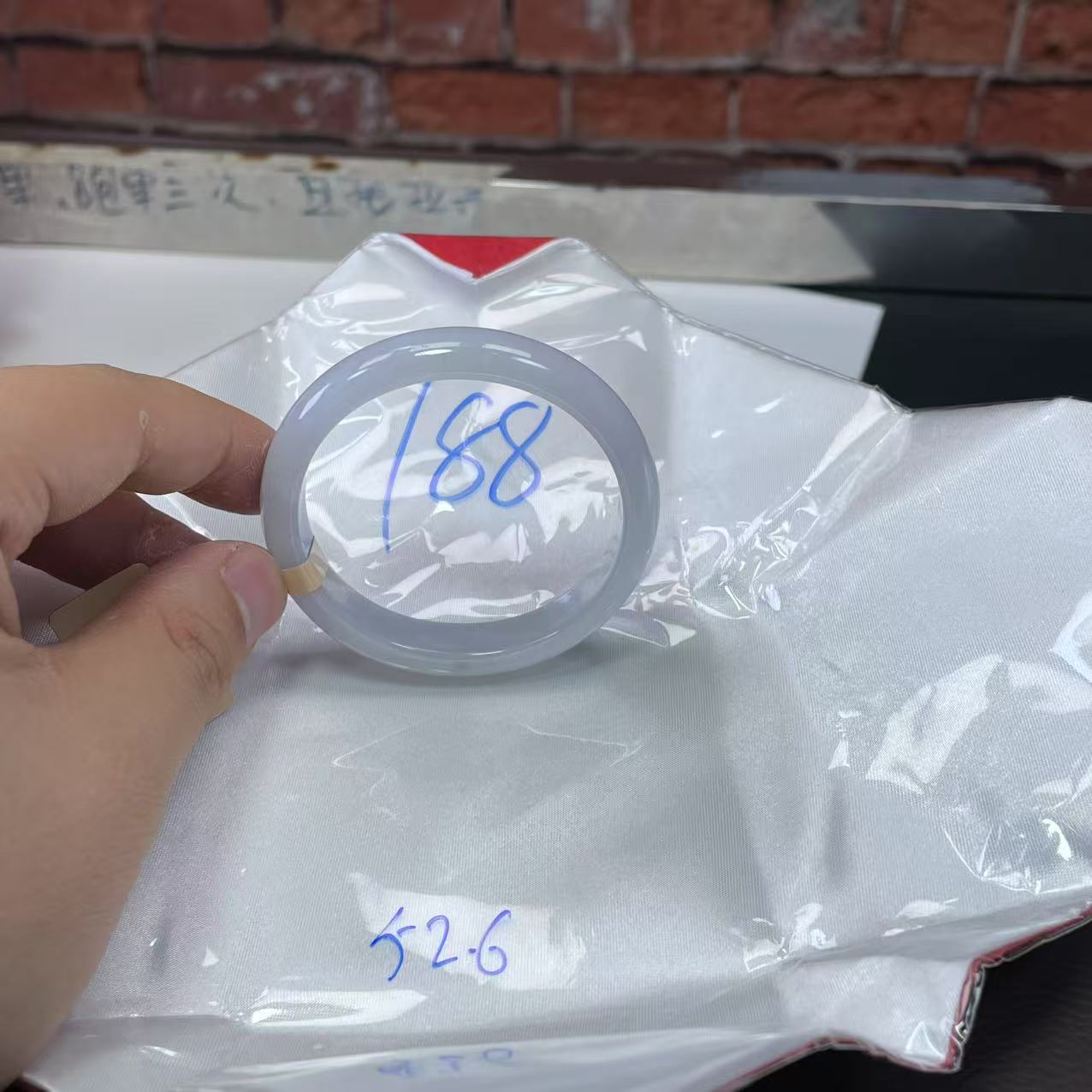 毛货手镯需精细抛光/188