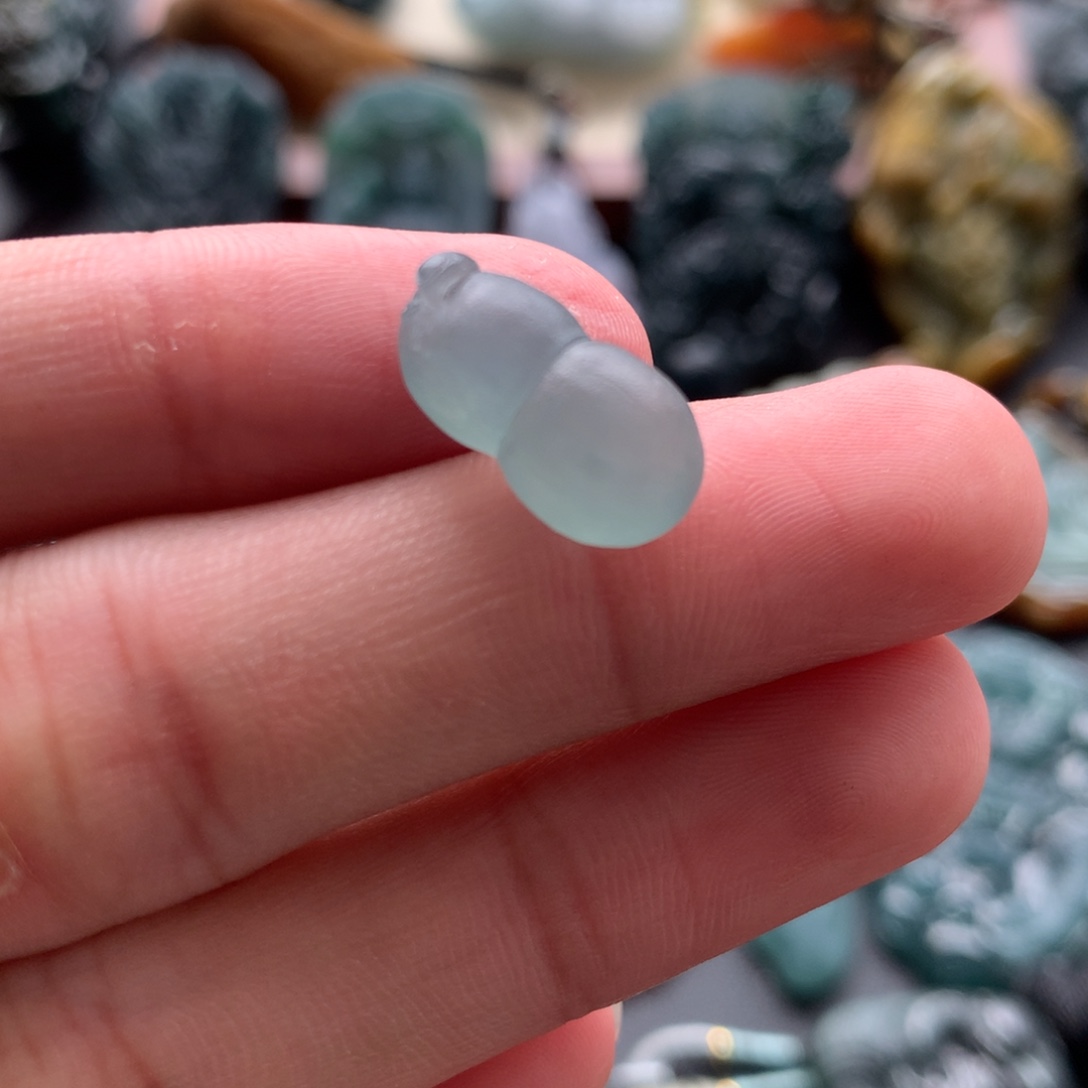 翡翠未镶嵌颈饰葫芦