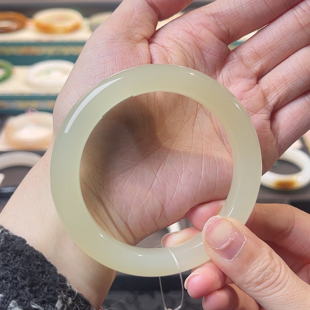 和田玉手镯未镶嵌高冰晴