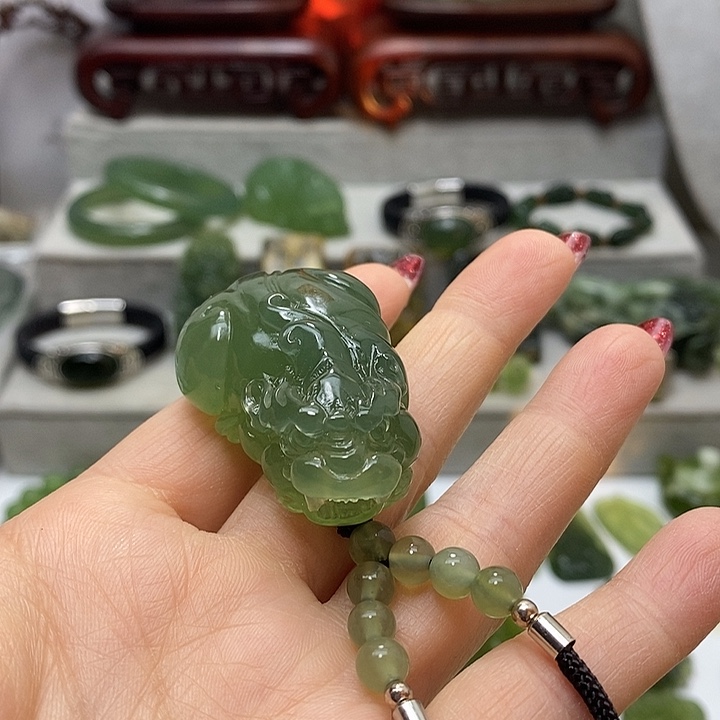 蛇纹石玉挂件未镶嵌