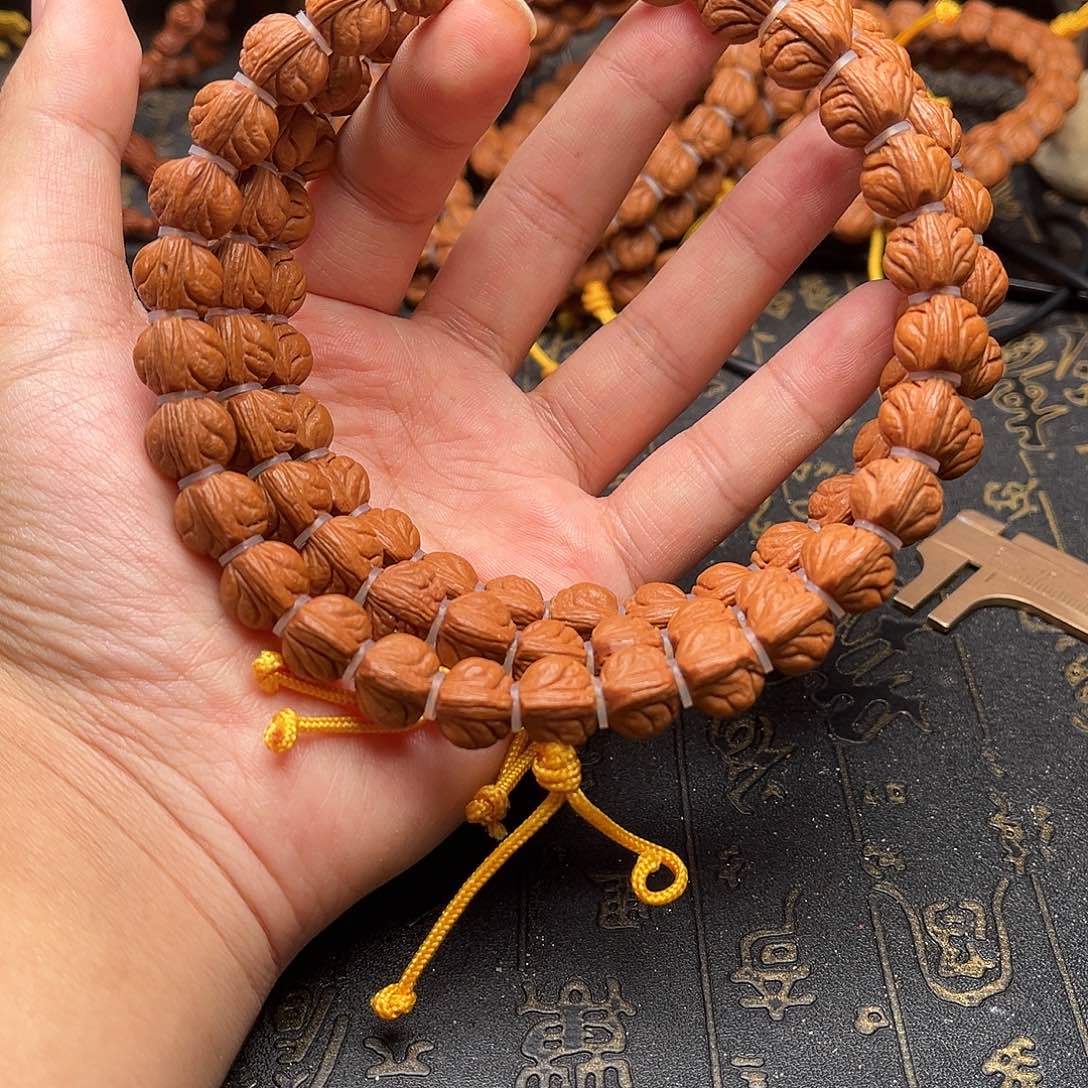 吊坠桃核玉龙手持