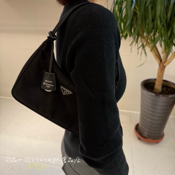 95新 Prada/普拉达 尚品一阁/Re-Edition2000尼龙Hobo腋下包
