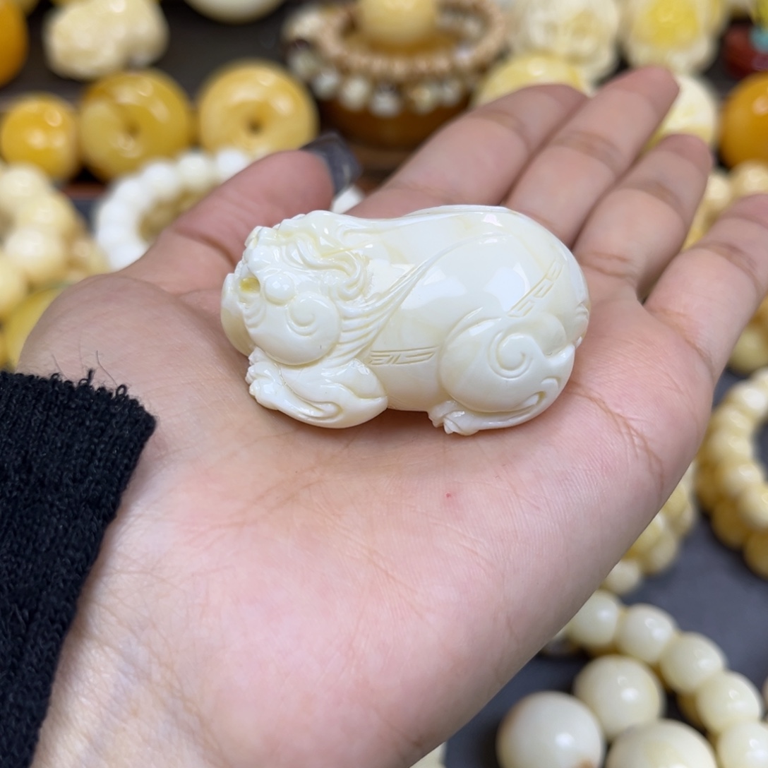 琥珀未镶嵌手串……