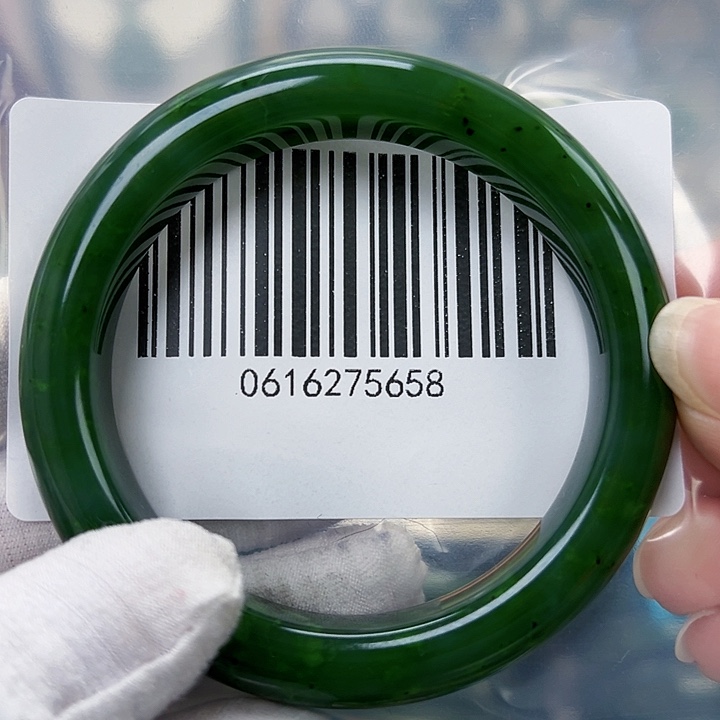 和田玉未镶嵌手镯微瑕5556