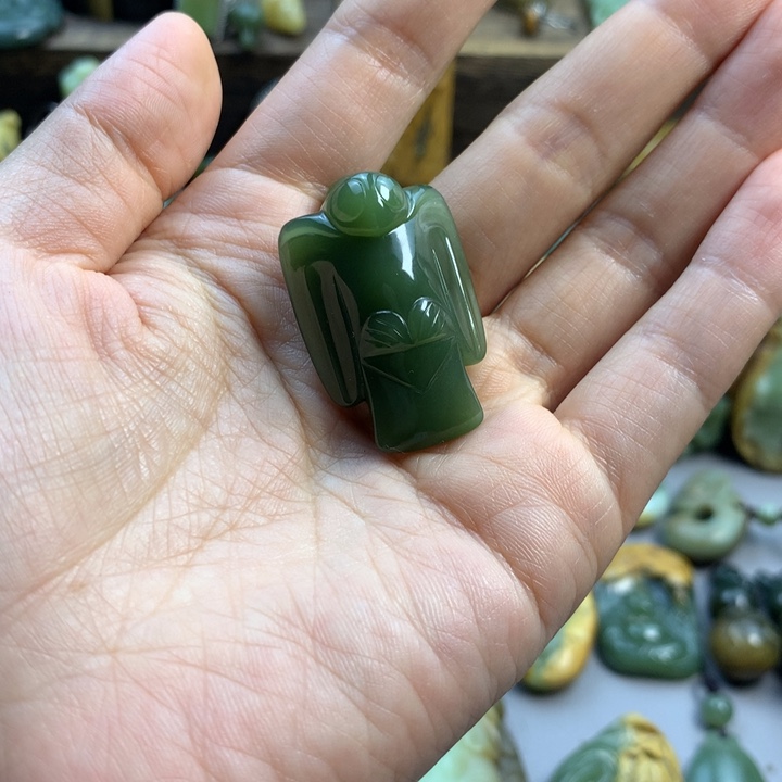 岫岩老玉（透闪石质玉）未镶嵌挂件魏***魏