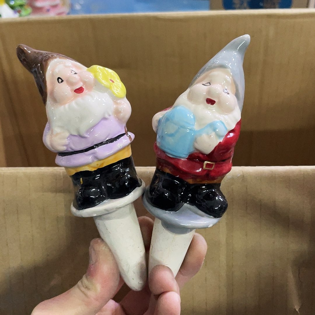 摆件   封釉。   微瑕。
