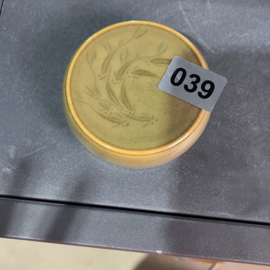 橄榄青釉黑小鱼盖置039