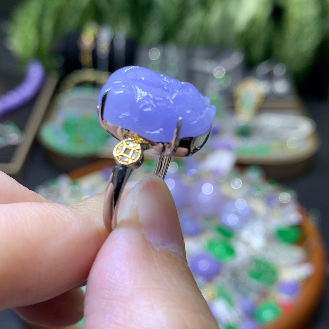 颈饰18K金镶嵌翡翠