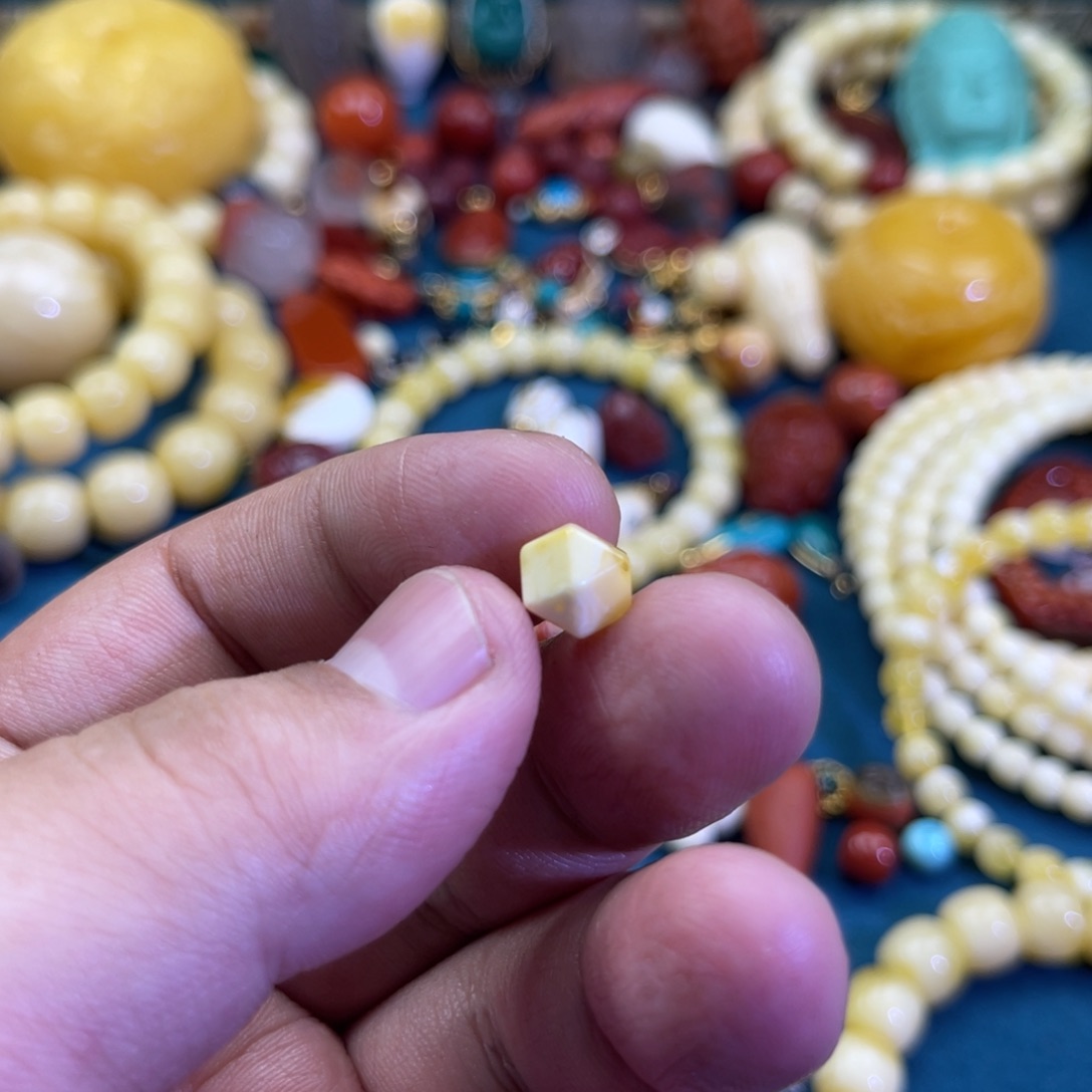 蜜蜡未镶嵌珠宝奇石8