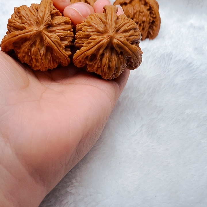 蕞***苃文玩核桃吊坠三棱