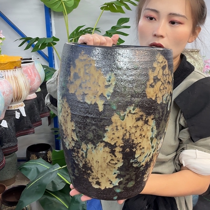 22-33 -粗陶花盆有孔