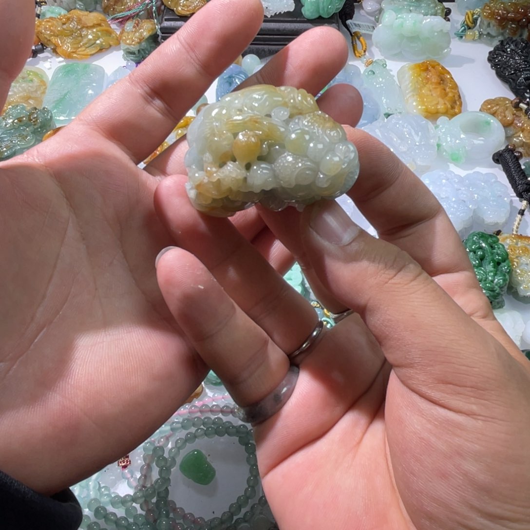 翡翠颈饰未镶嵌天然